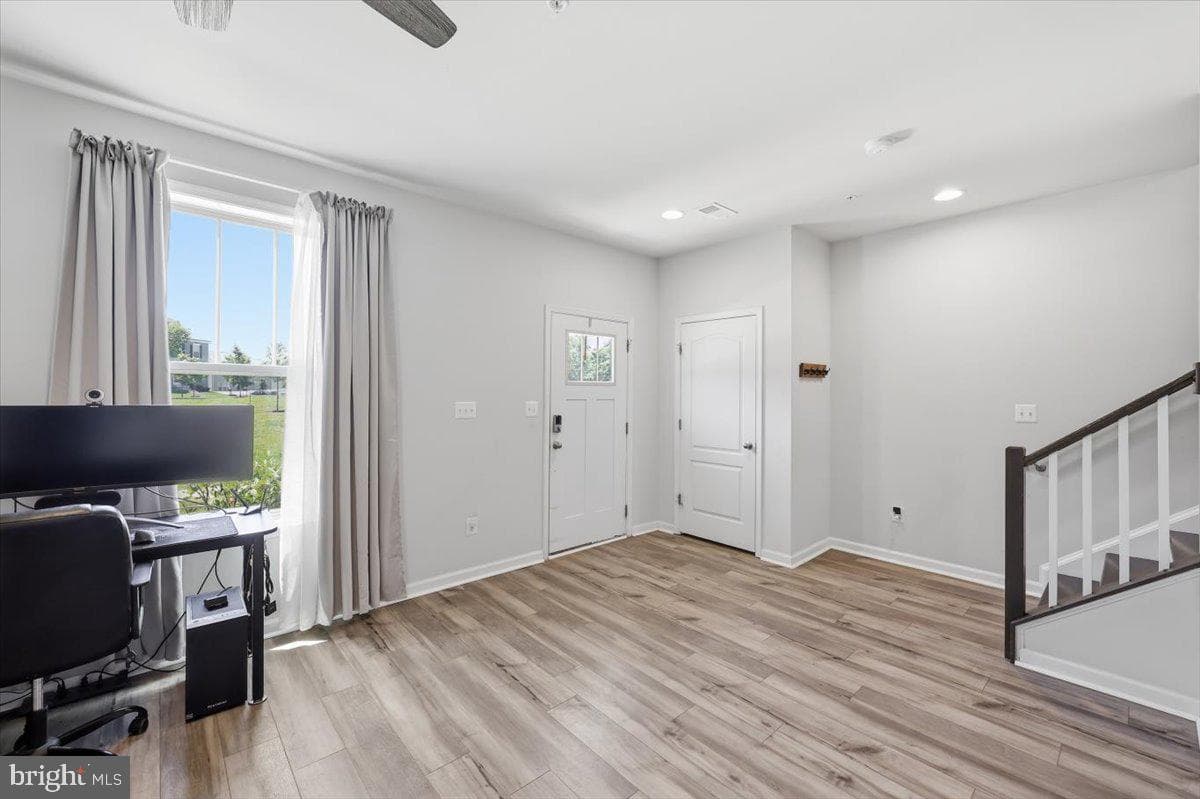 1833 Clancy Avenue photo 32