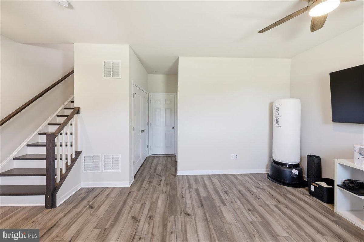 1833 Clancy Avenue photo 33