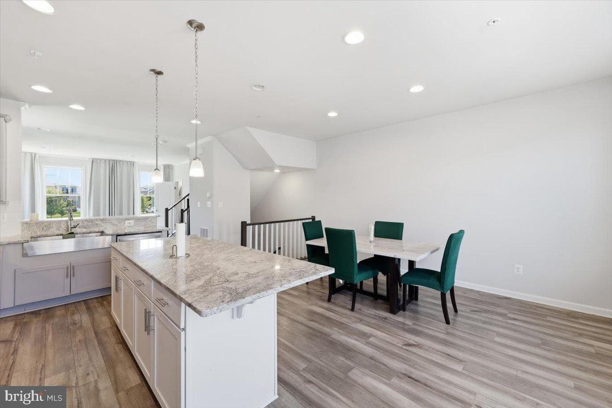 1833 Clancy Avenue photo 9