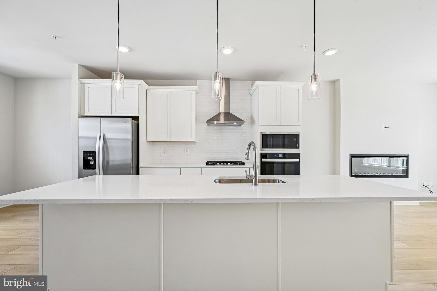 2109 Peace Lily Lane photo 3