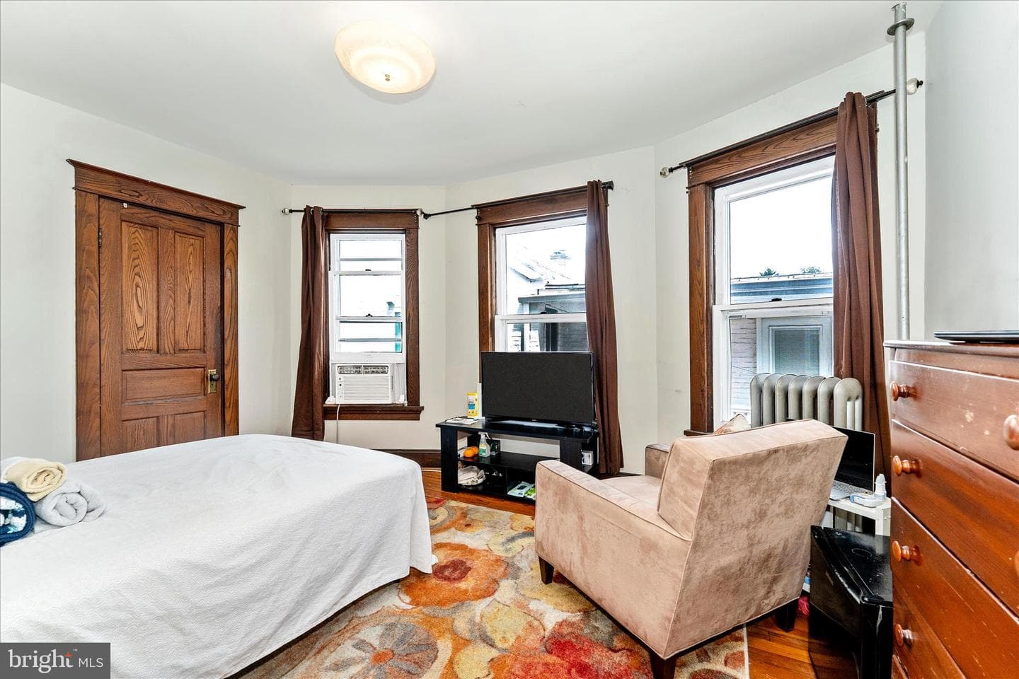 276 W 5th Street photo 28