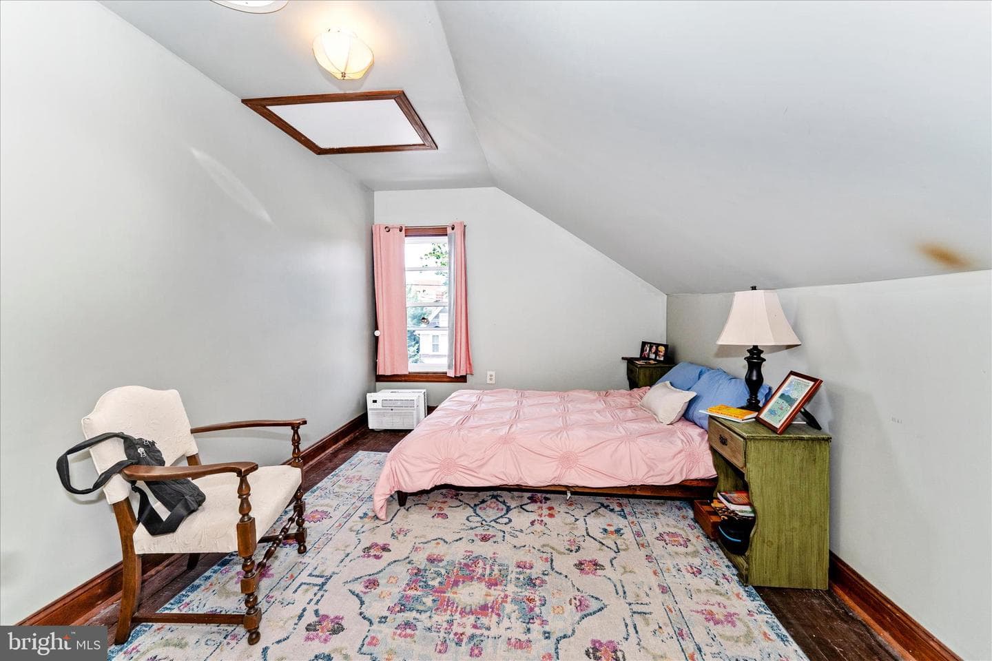276 W 5th Street photo 32