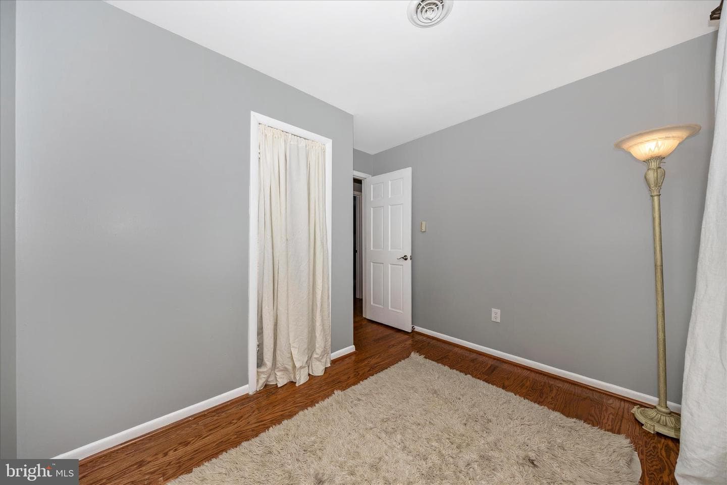 8914 Gloria Avenue photo 23