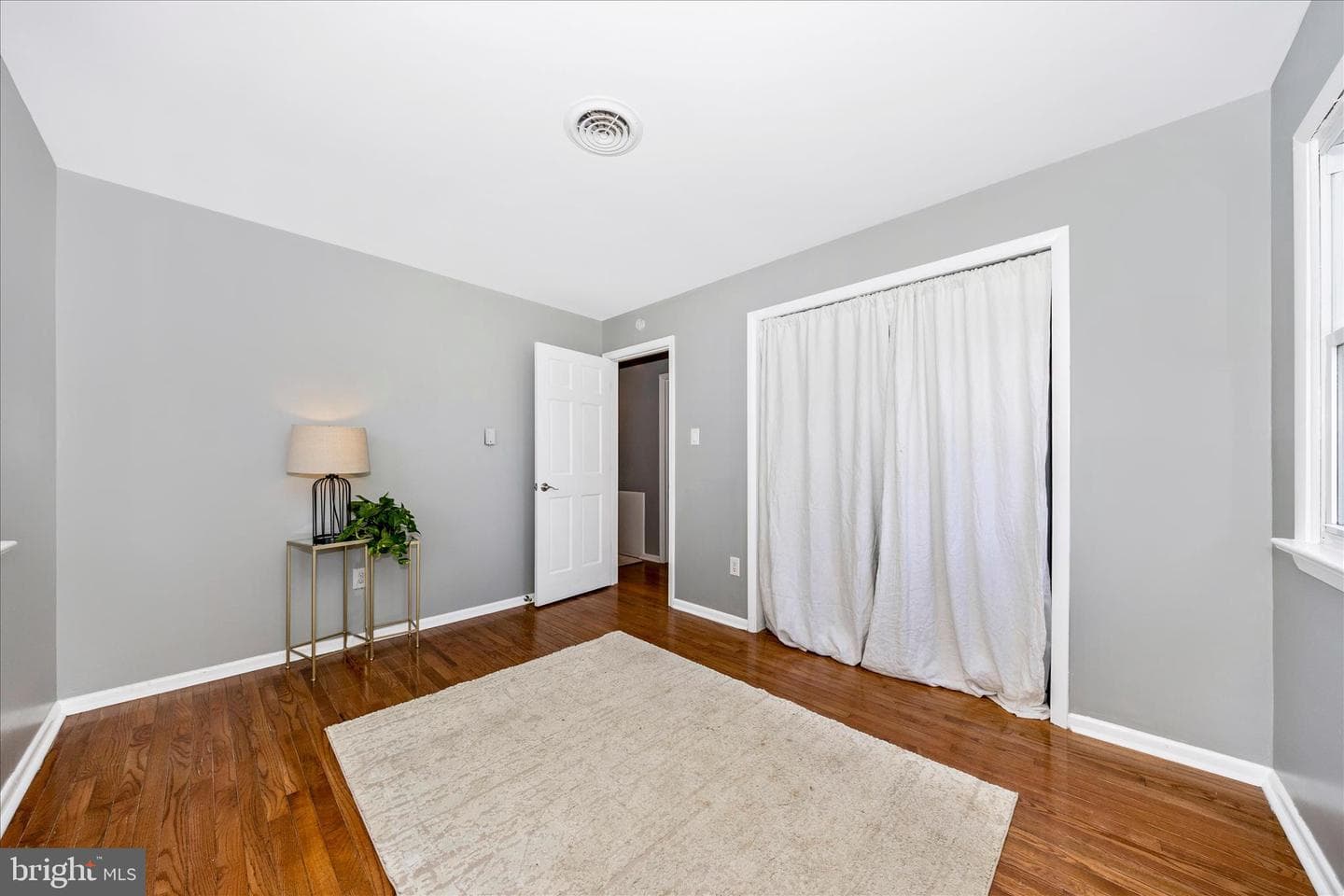 8914 Gloria Avenue photo 25