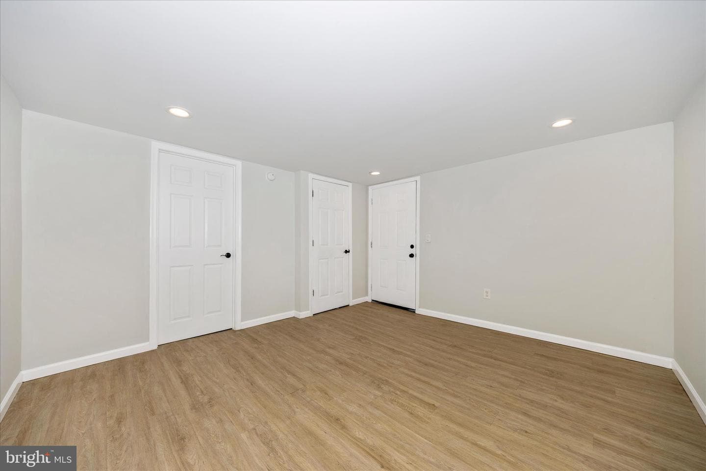 8914 Gloria Avenue photo 36