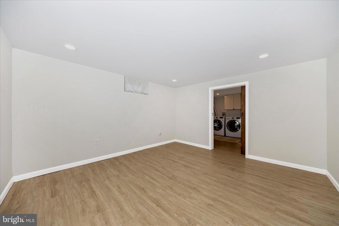 8914 Gloria Avenue photo 37