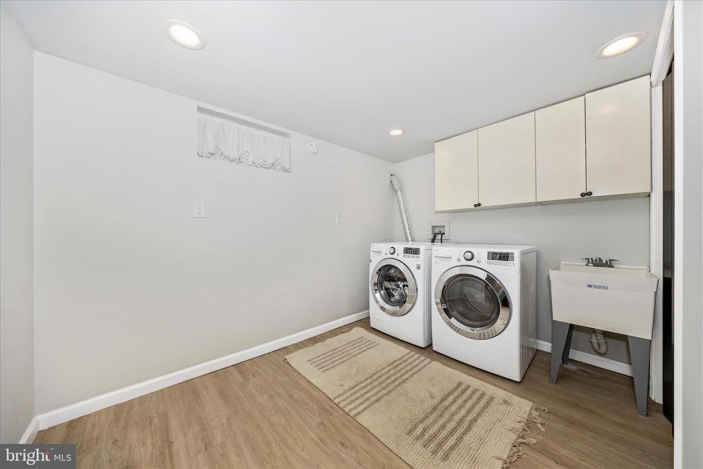 8914 Gloria Avenue photo 41