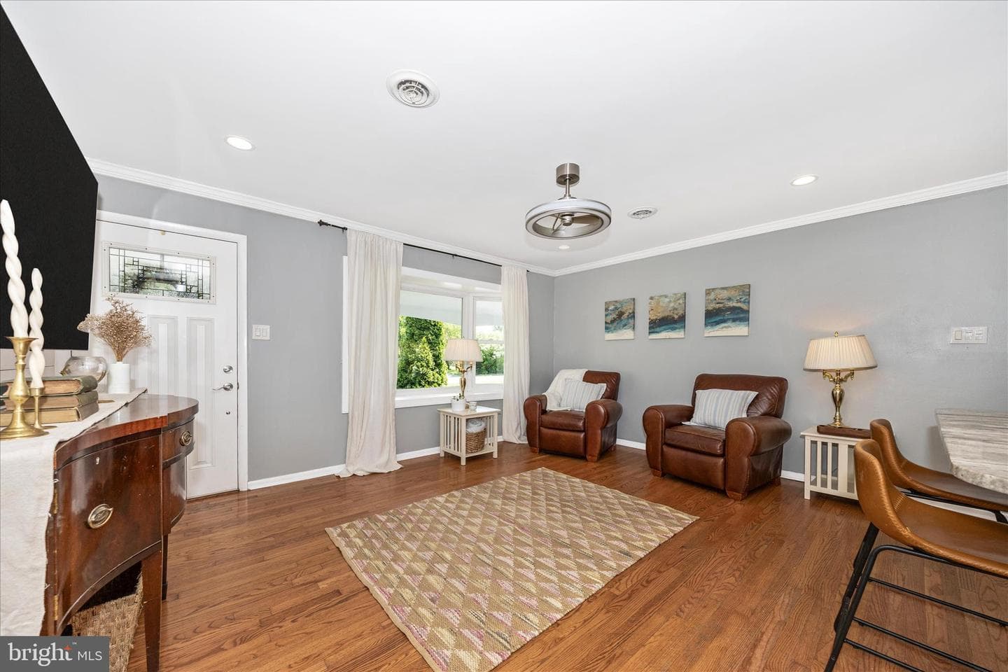 8914 Gloria Avenue photo 8
