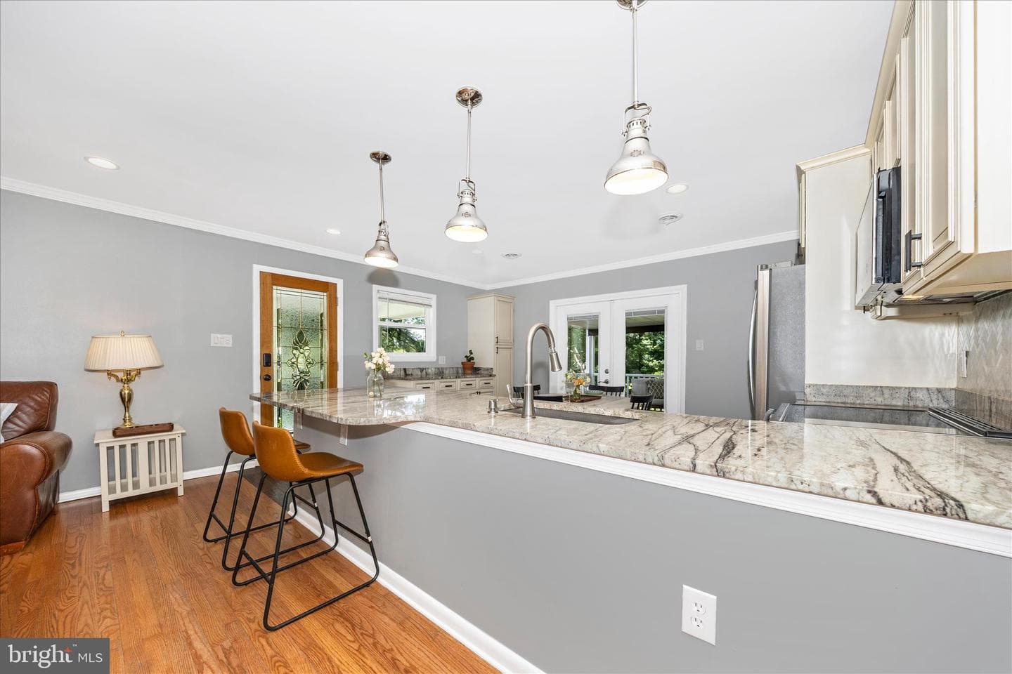8914 Gloria Avenue photo 9