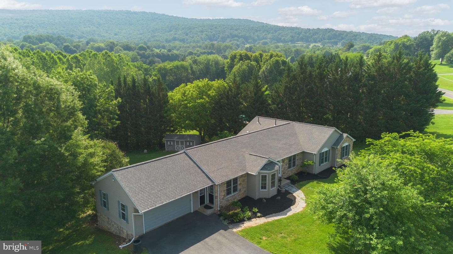8613 Hollow Road, Middletown