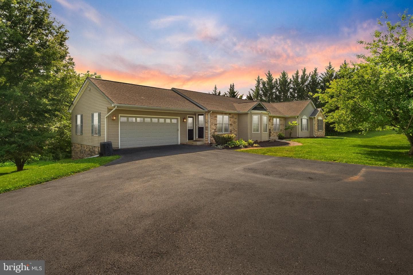 8613 Hollow Road, Middletown