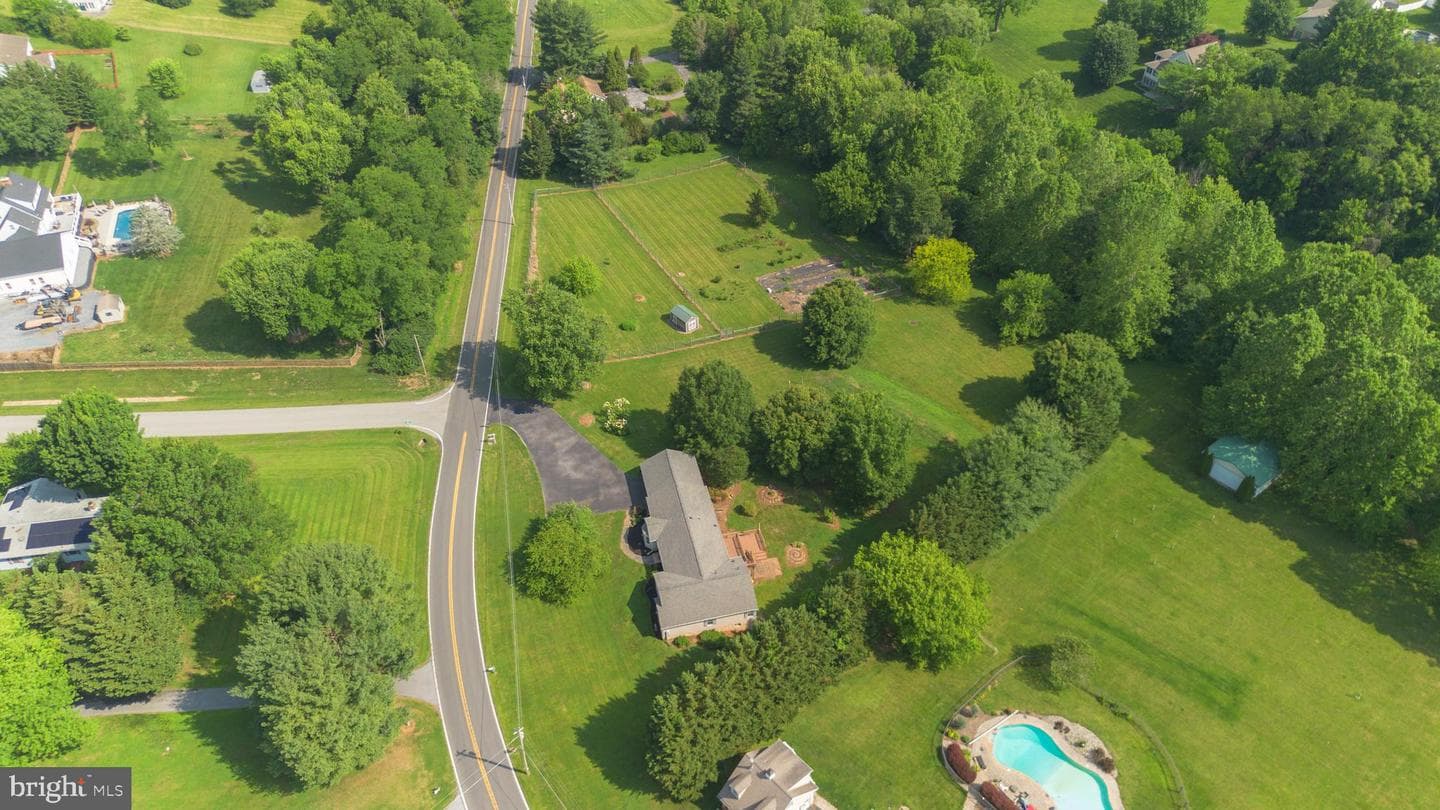 8613 Hollow Road photo 68
