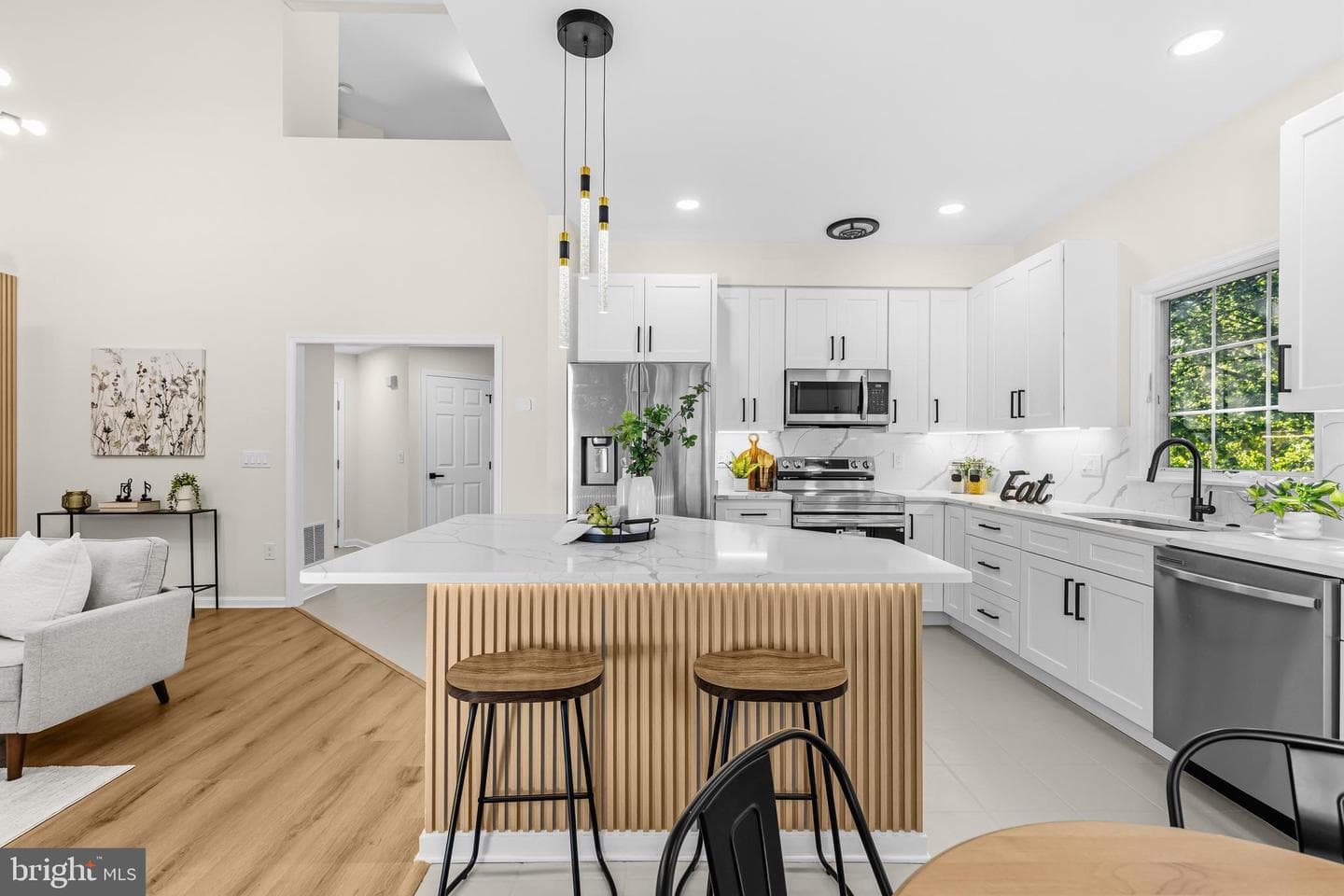 1014 Eastbourne Terrace photo 16