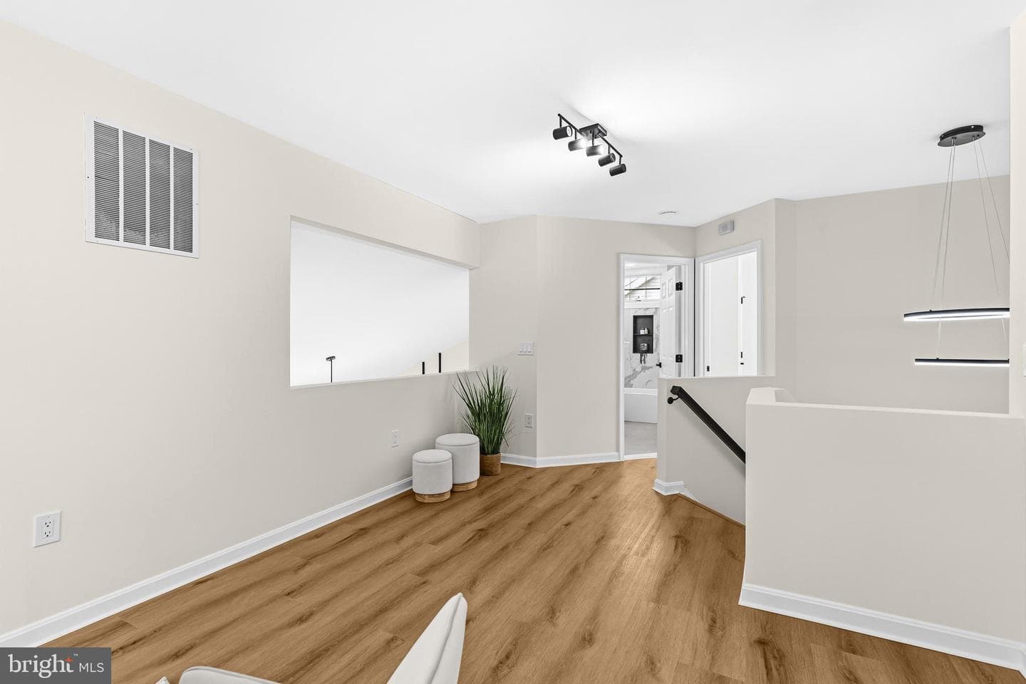 1014 Eastbourne Terrace photo 36