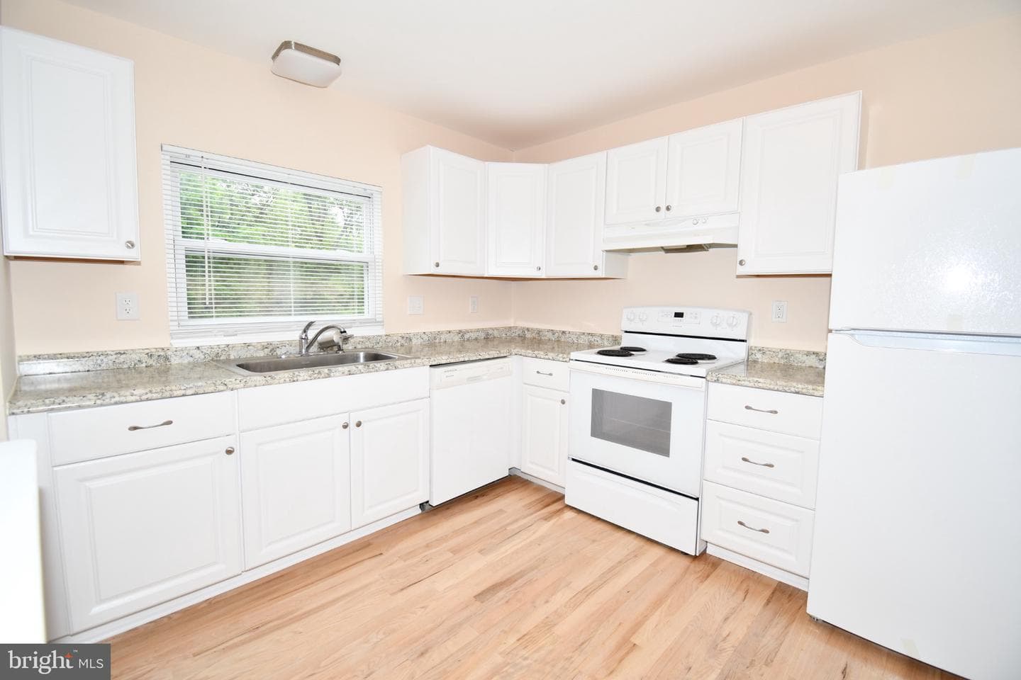 1666 Colonial Way photo 22