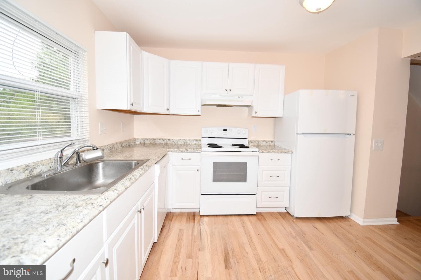 1666 Colonial Way photo 25