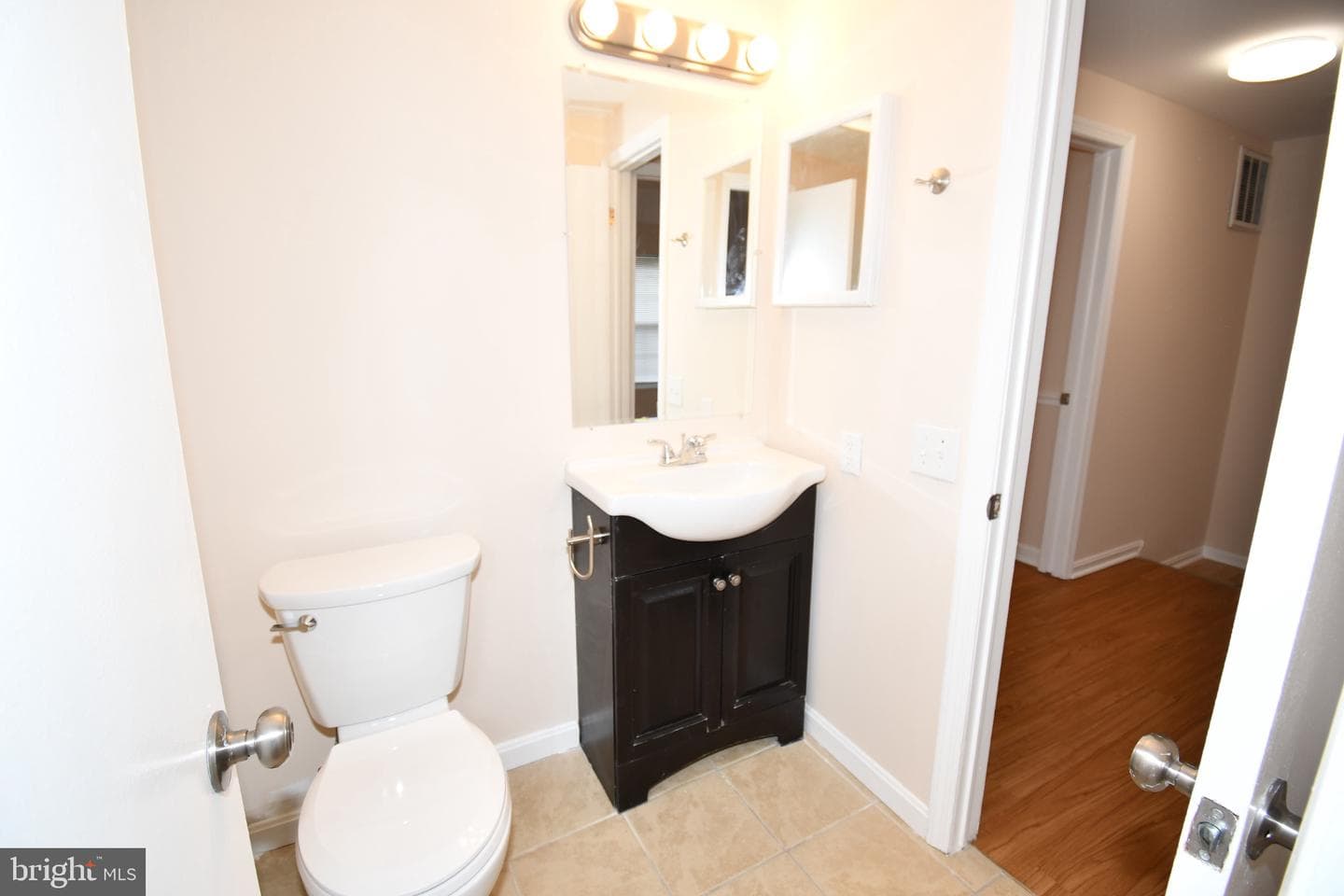 1666 Colonial Way photo 35