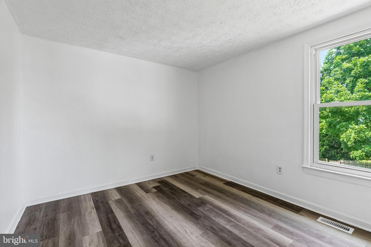 9506 Glade Avenue photo 28