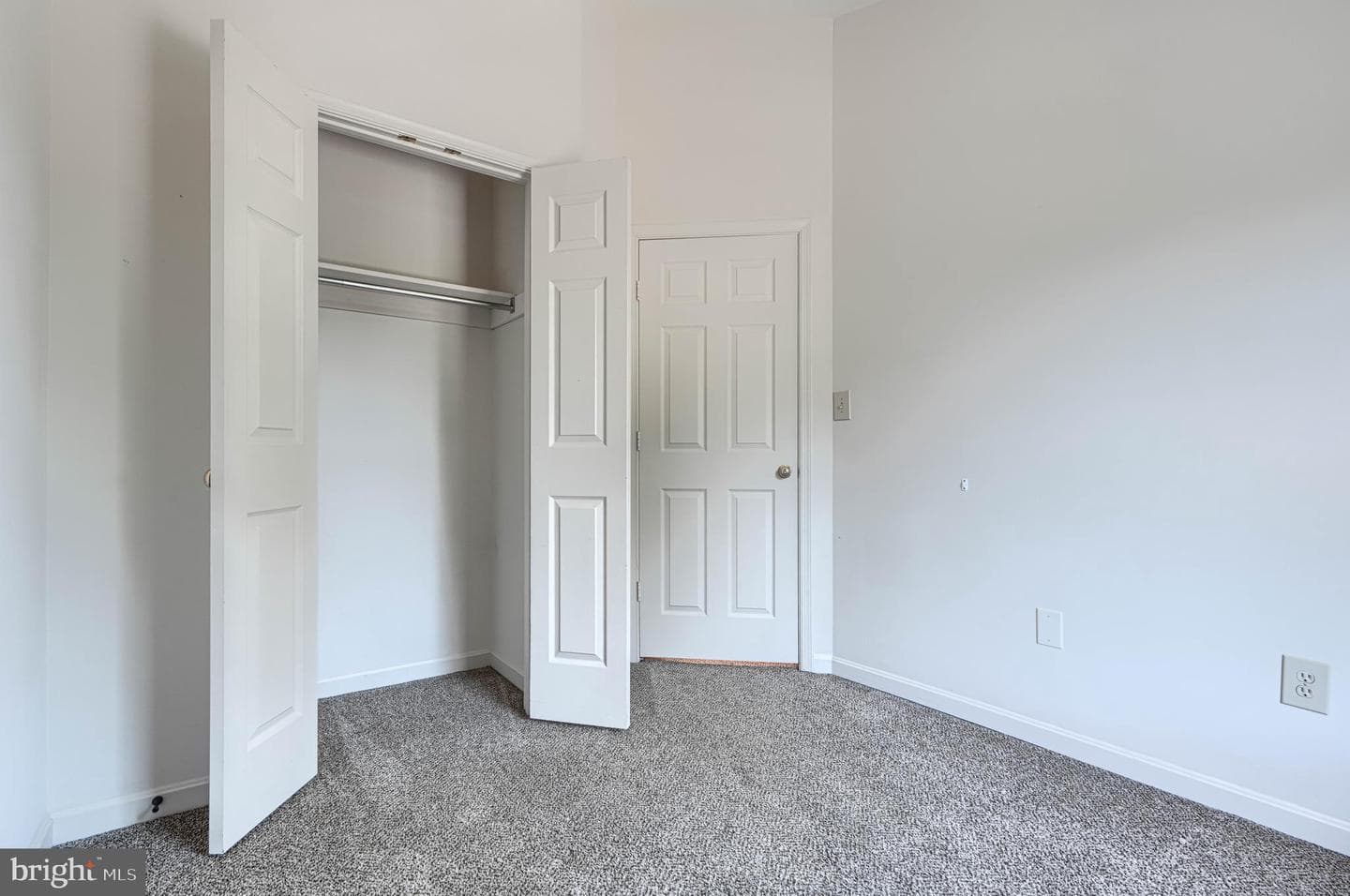 6635 Commodore Court photo 28