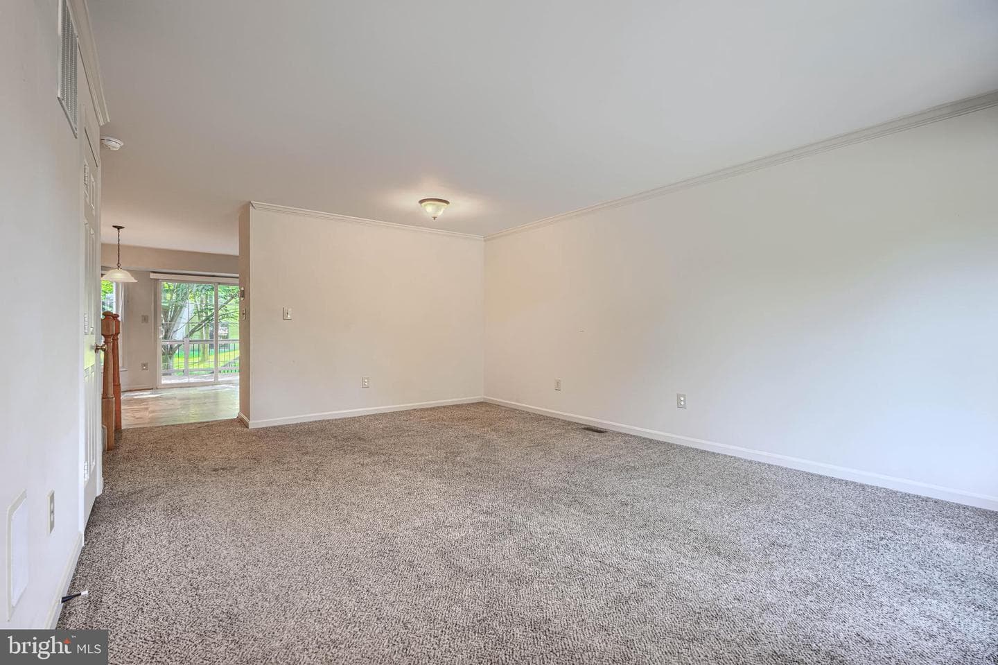 6635 Commodore Court photo 4