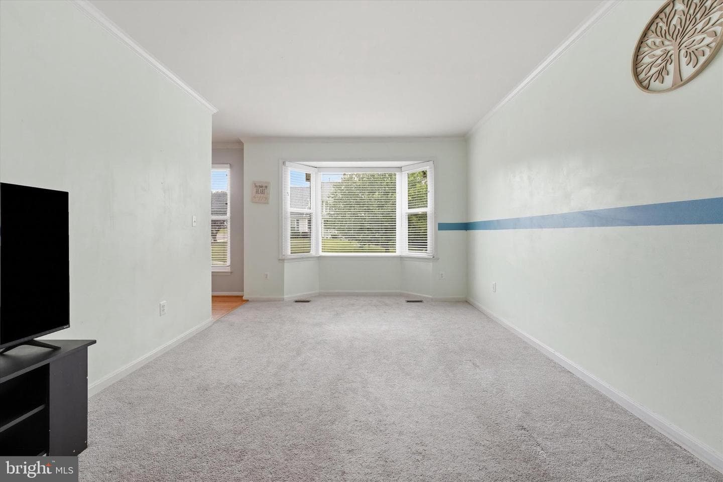2402 Shaker Lane photo 10