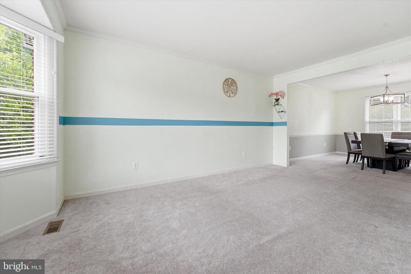 2402 Shaker Lane photo 11