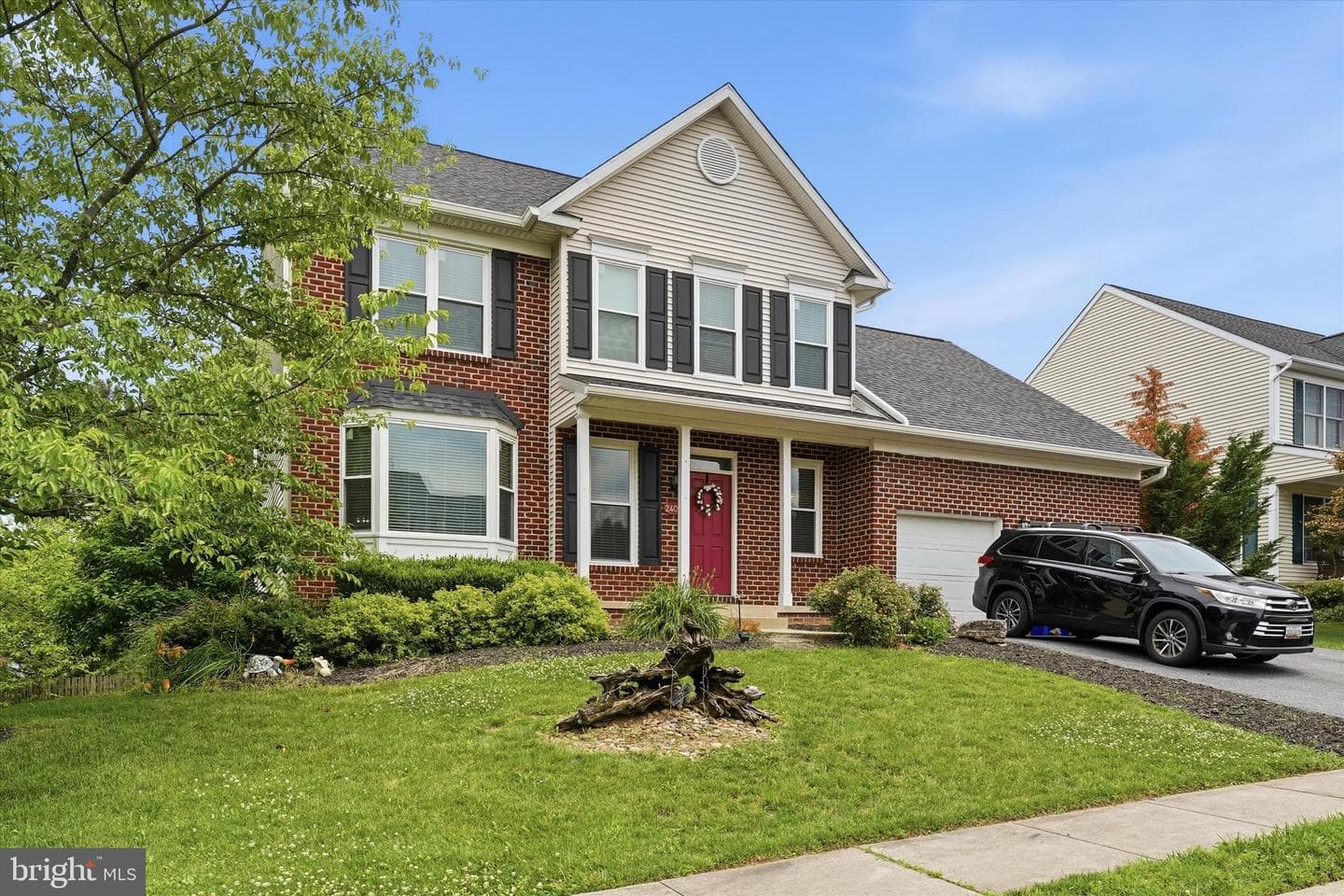 2402 Shaker Lane photo 3