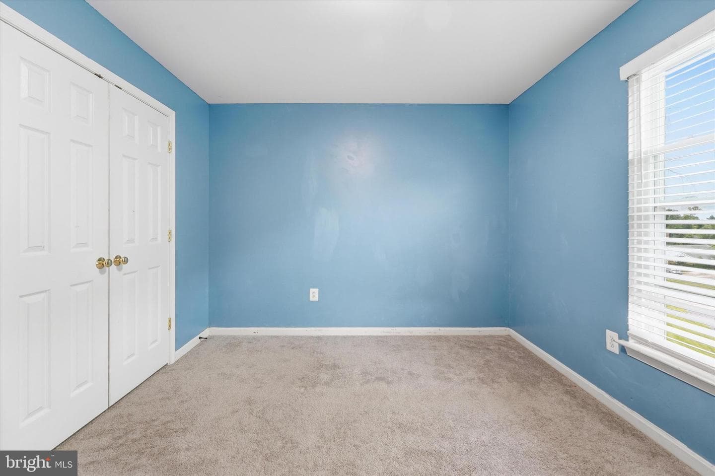 2402 Shaker Lane photo 41