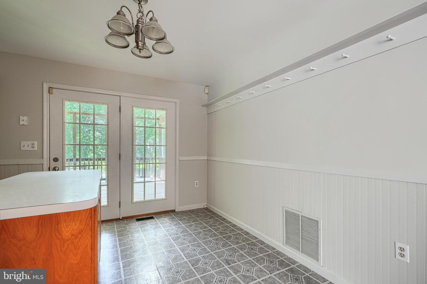 1002 Midvale Avenue photo 11