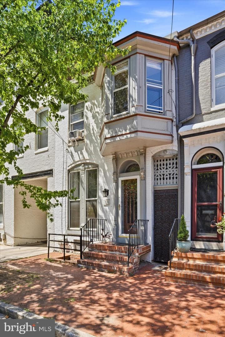 29 E 3rd Street