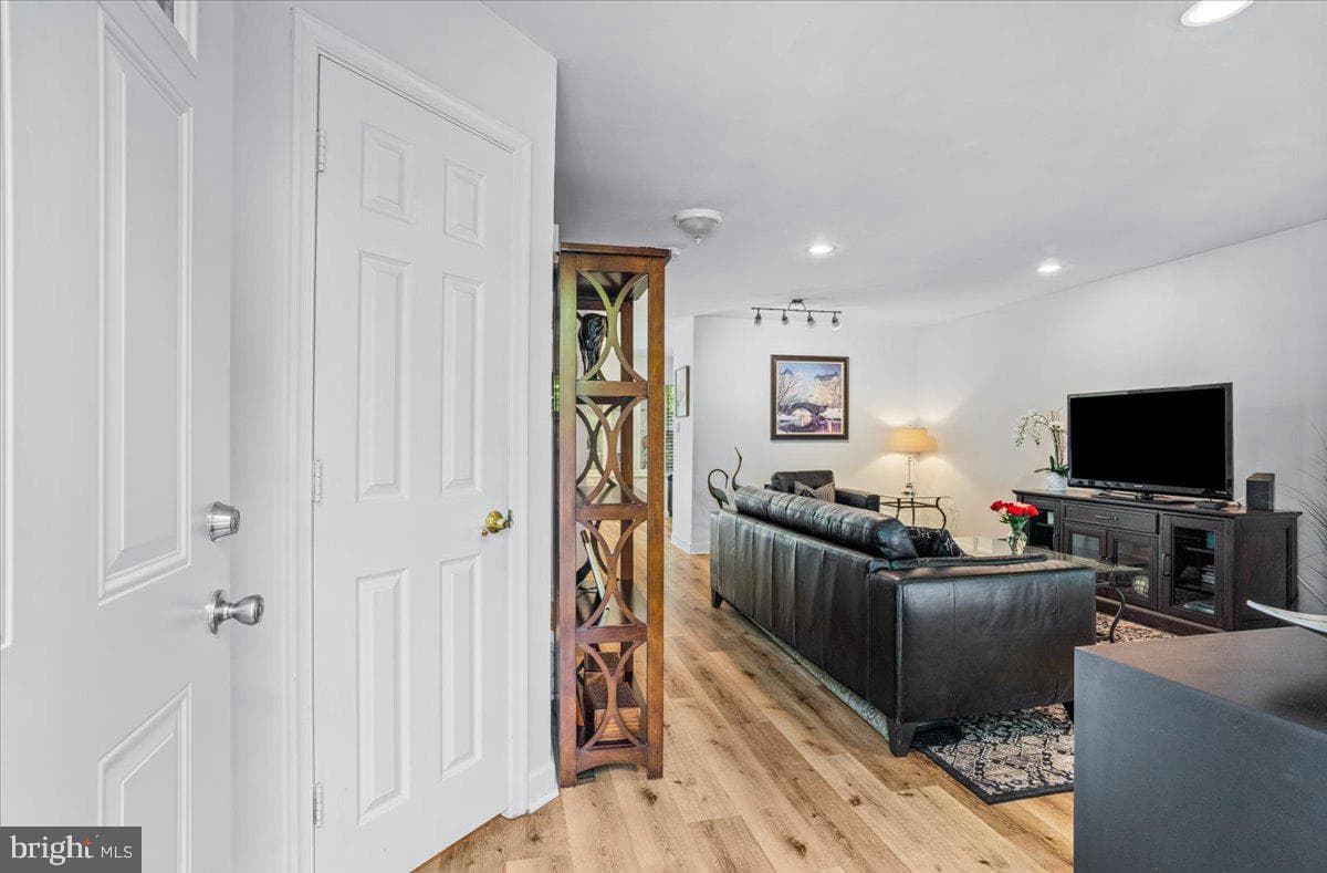 9245 Ridgefield Circle photo 3
