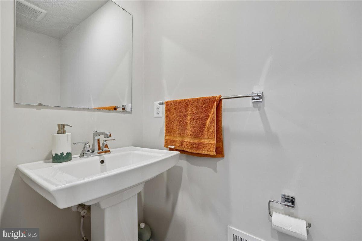 10206 Lake Linganore Boulevard photo 11