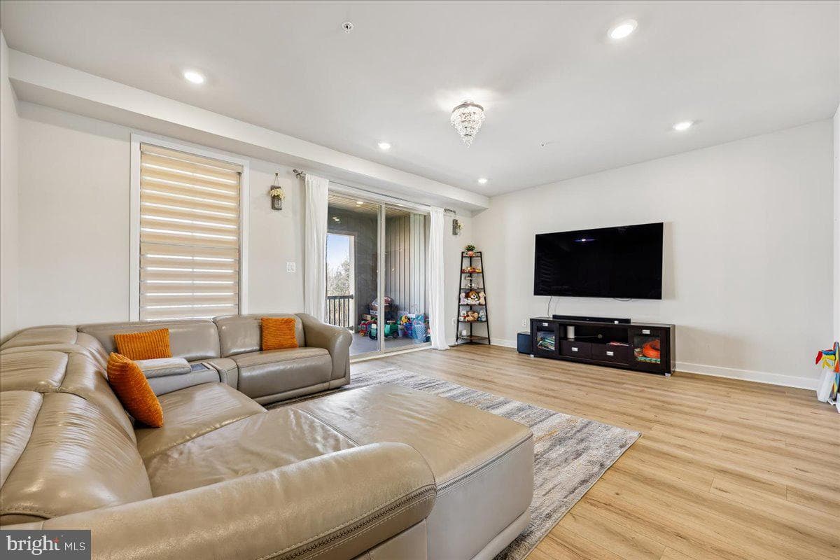 10206 Lake Linganore Boulevard photo 4