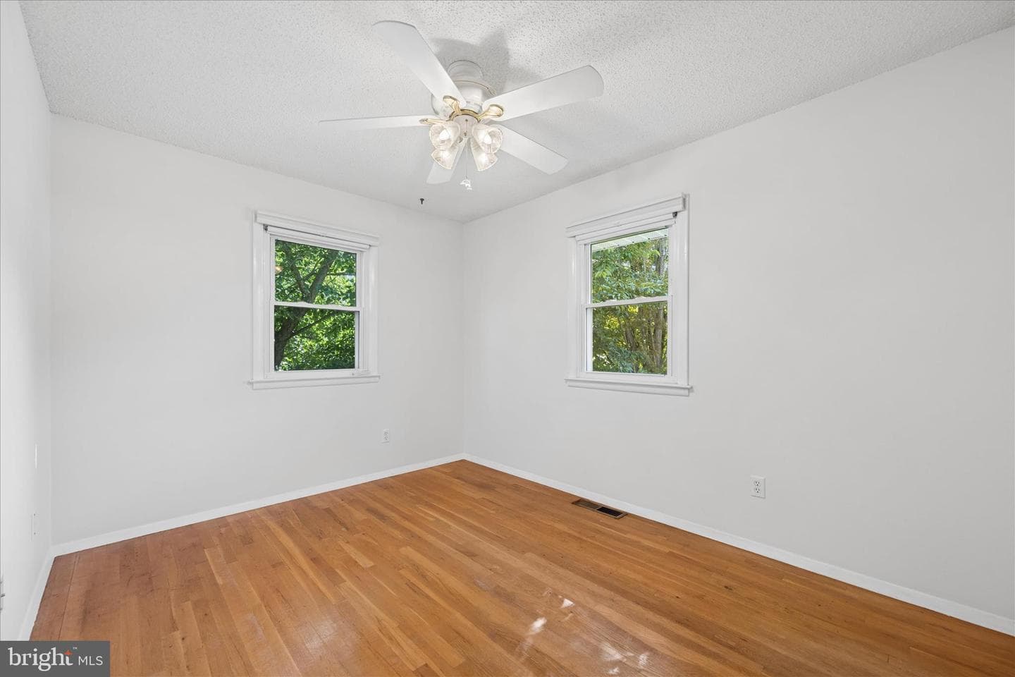 1607 Wise Road photo 18