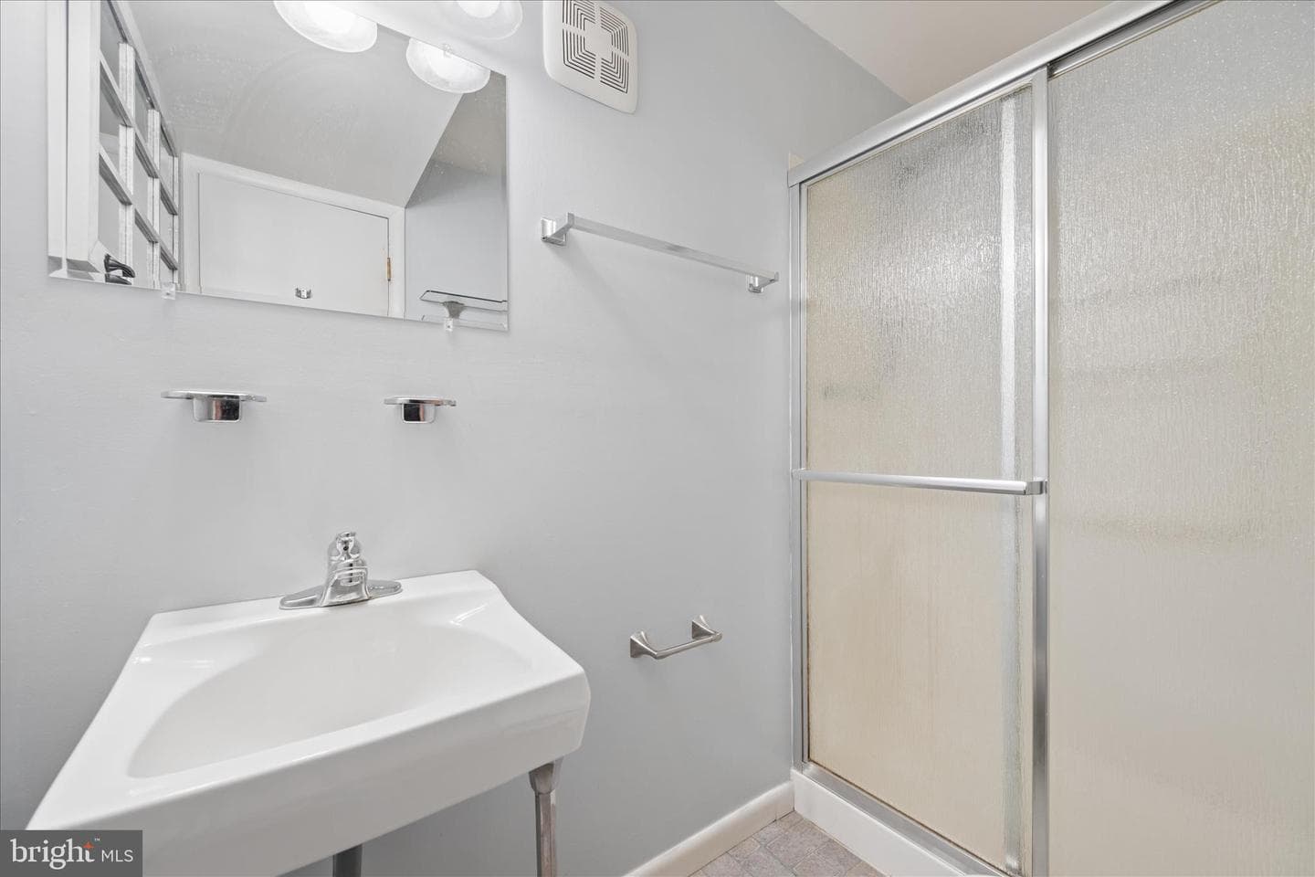 1607 Wise Road photo 23