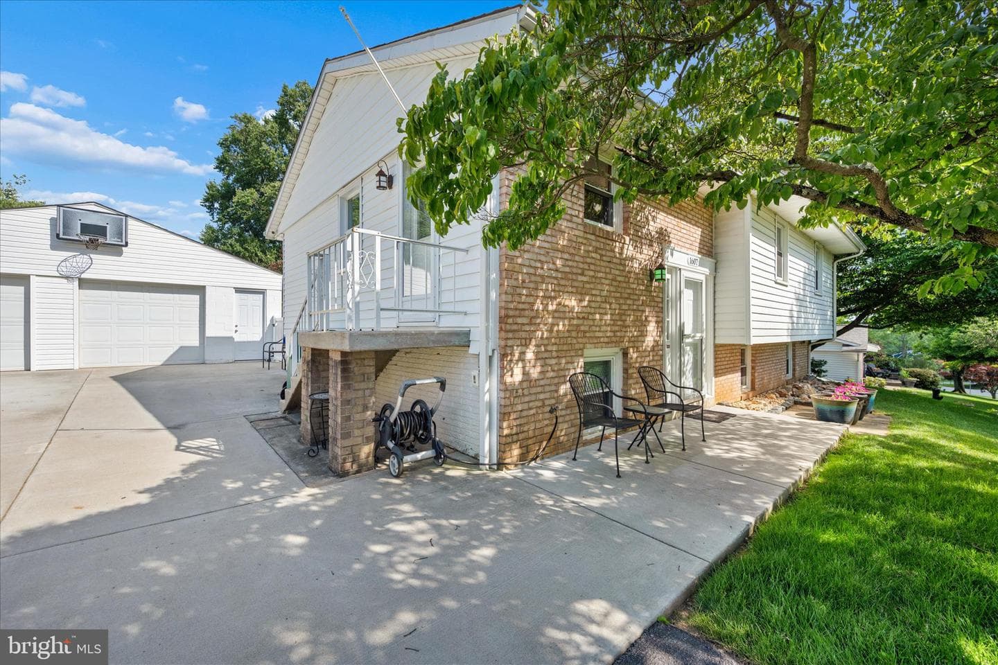 1607 Wise Road photo 3