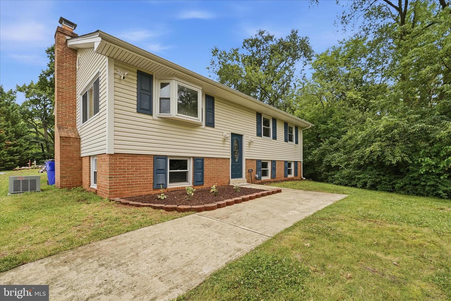 5615 Calvert Drive photo 3
