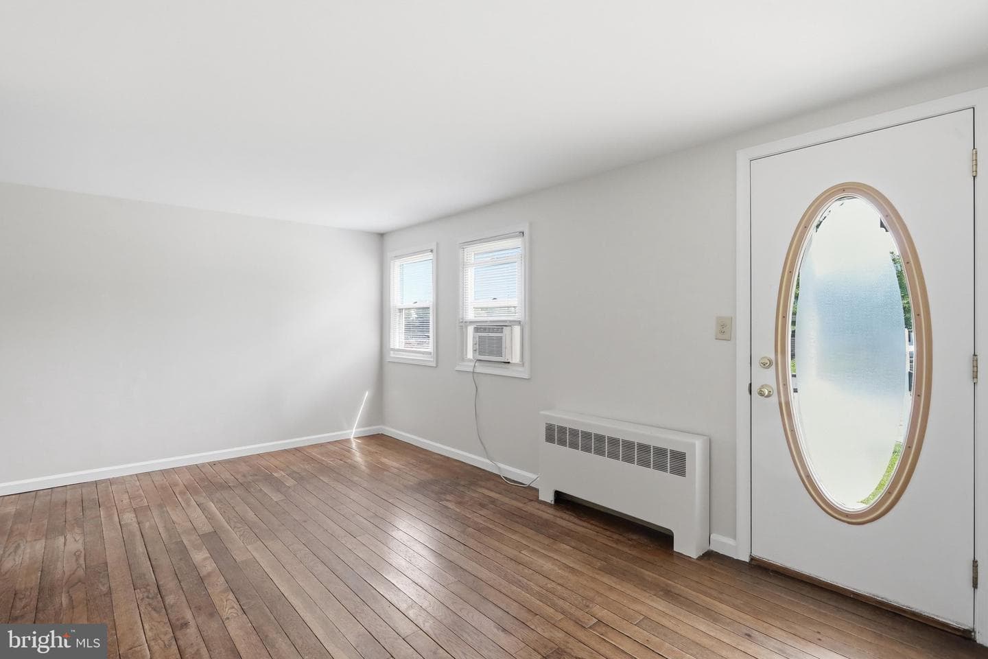 905 Oak Street photo 3