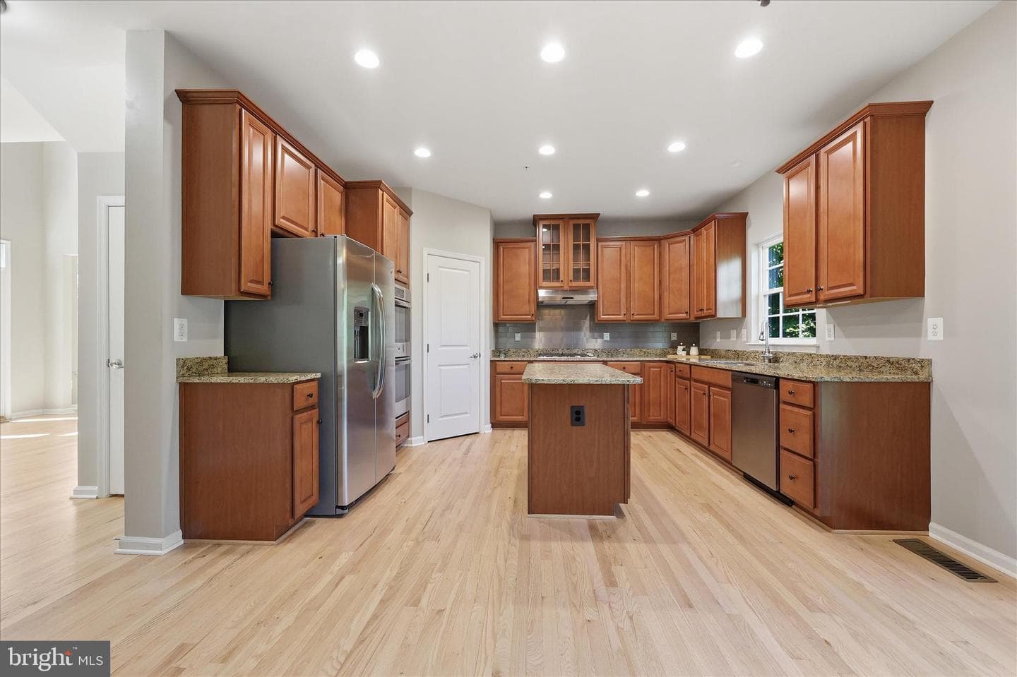 6914 Cardozo Street photo 10