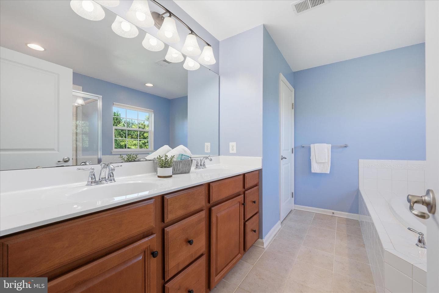 6914 Cardozo Street photo 29