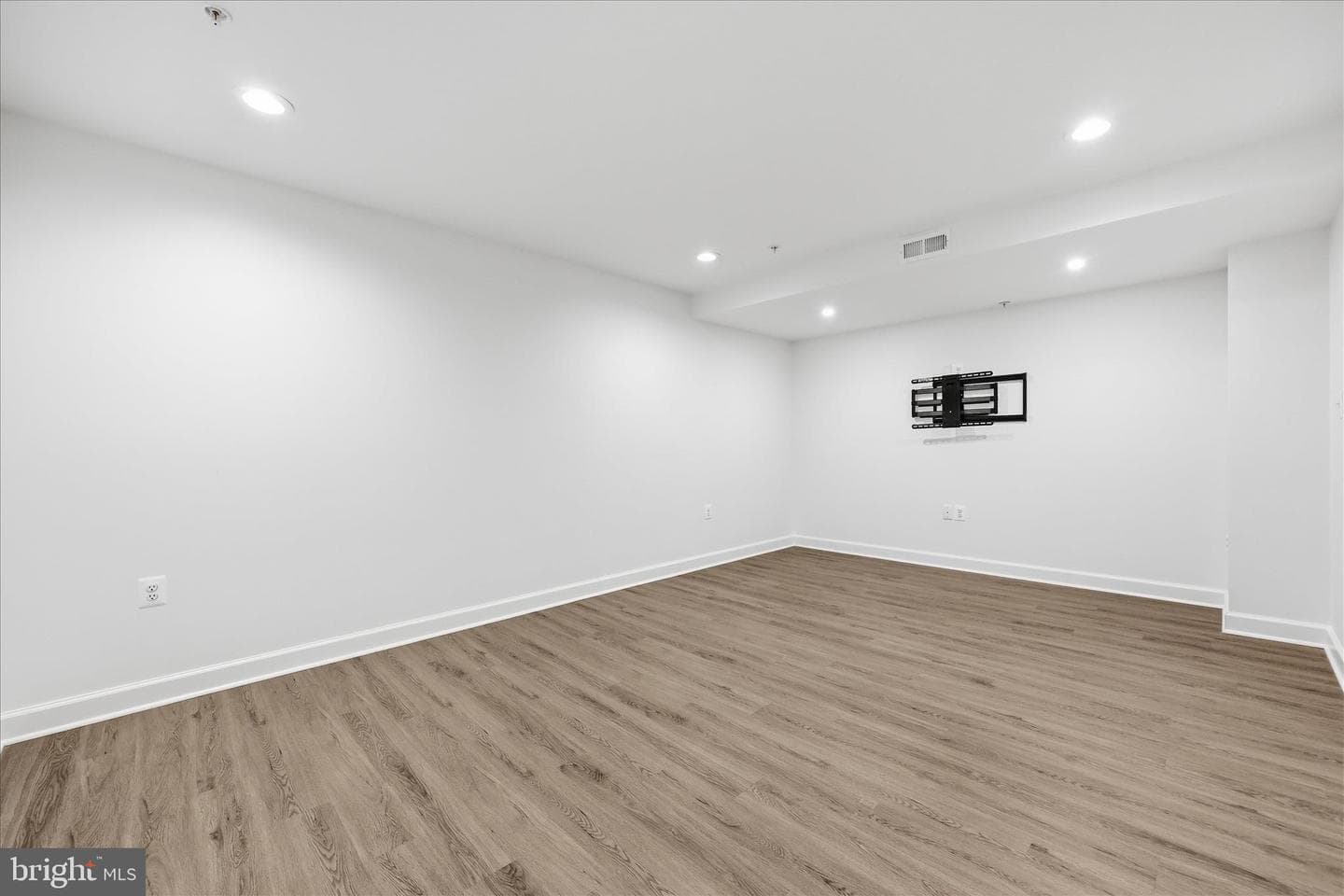 6914 Cardozo Street photo 40