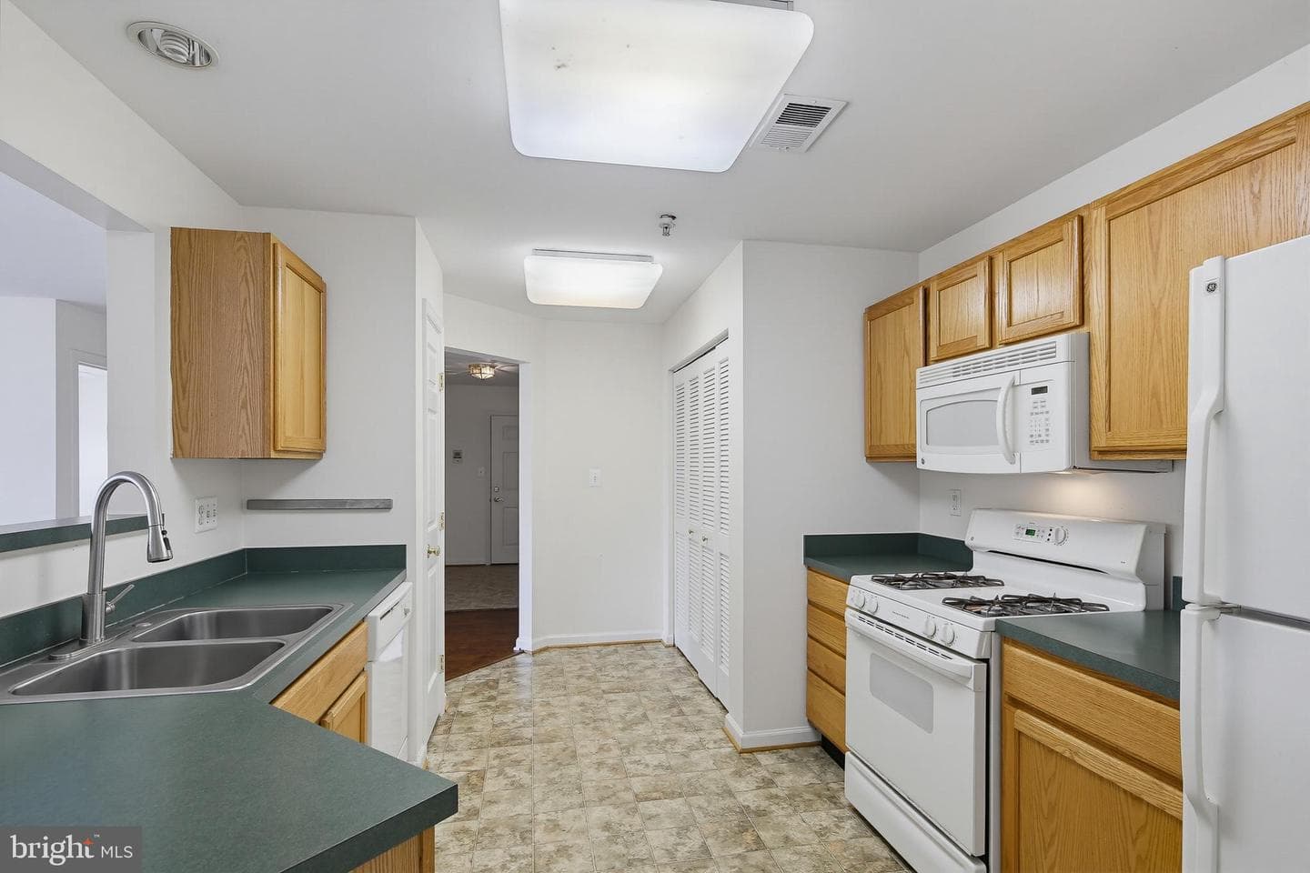 502 Bradley Court #d photo 12