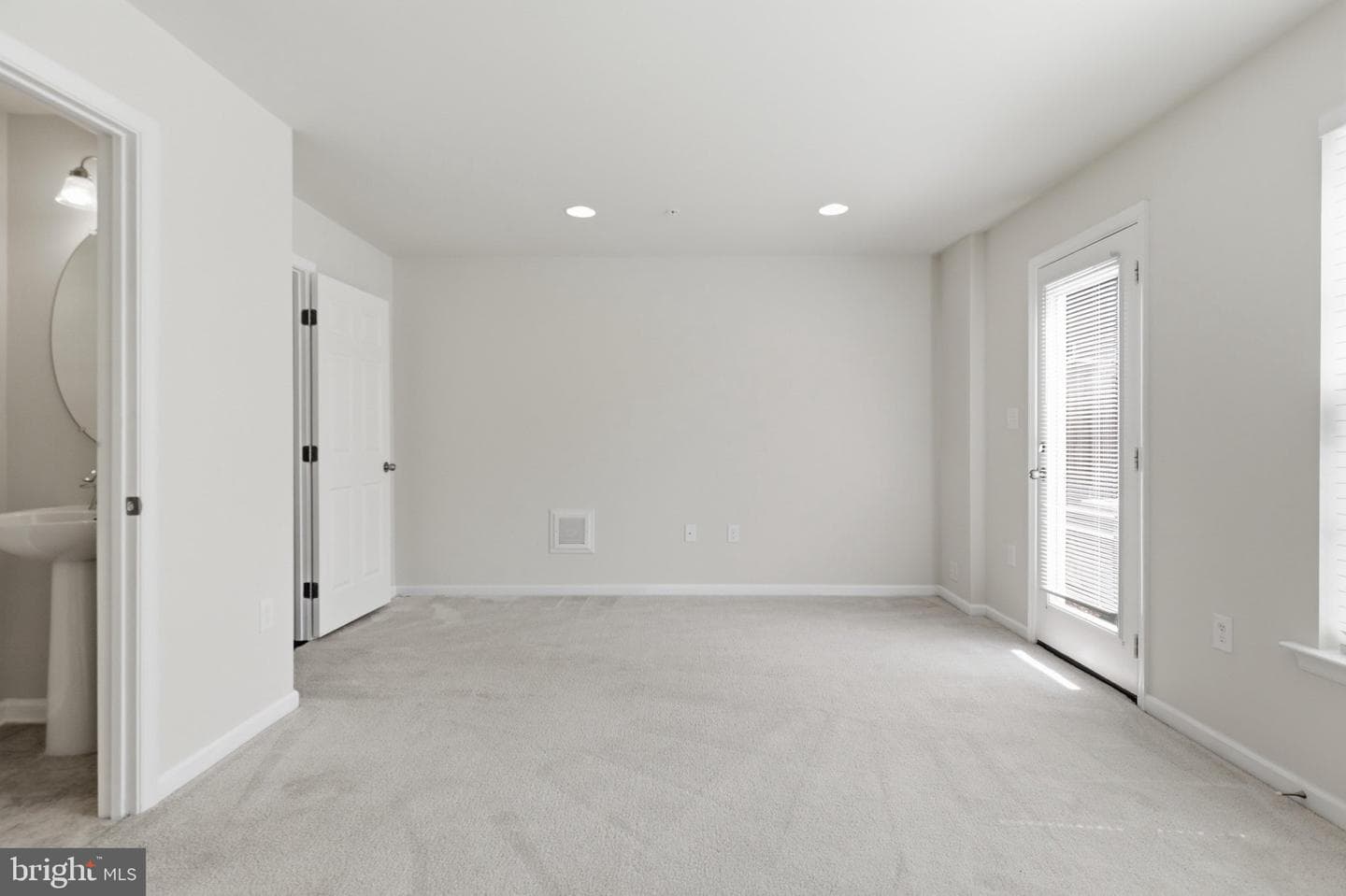 6082 Forum Square photo 10