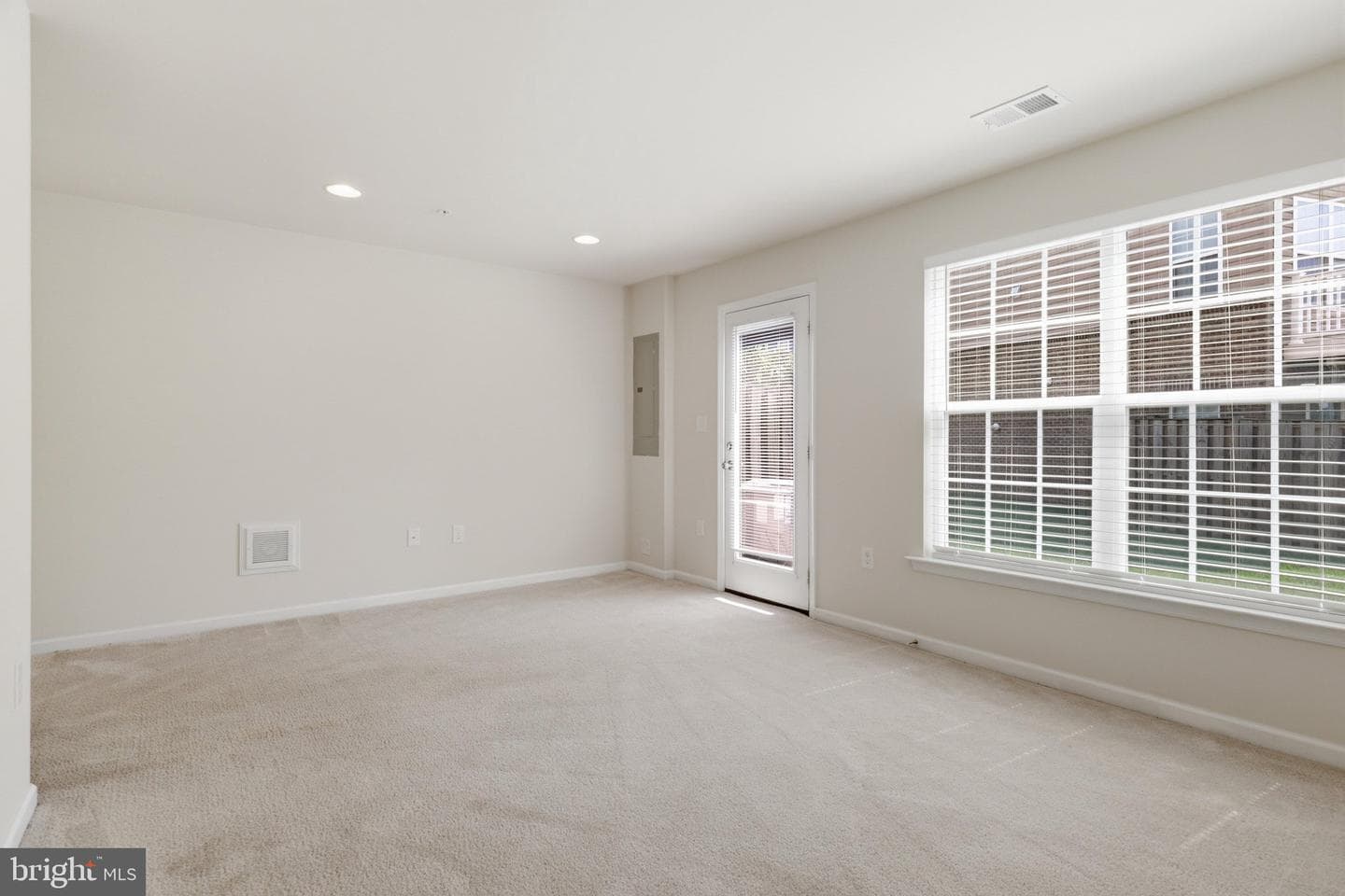 6082 Forum Square photo 11