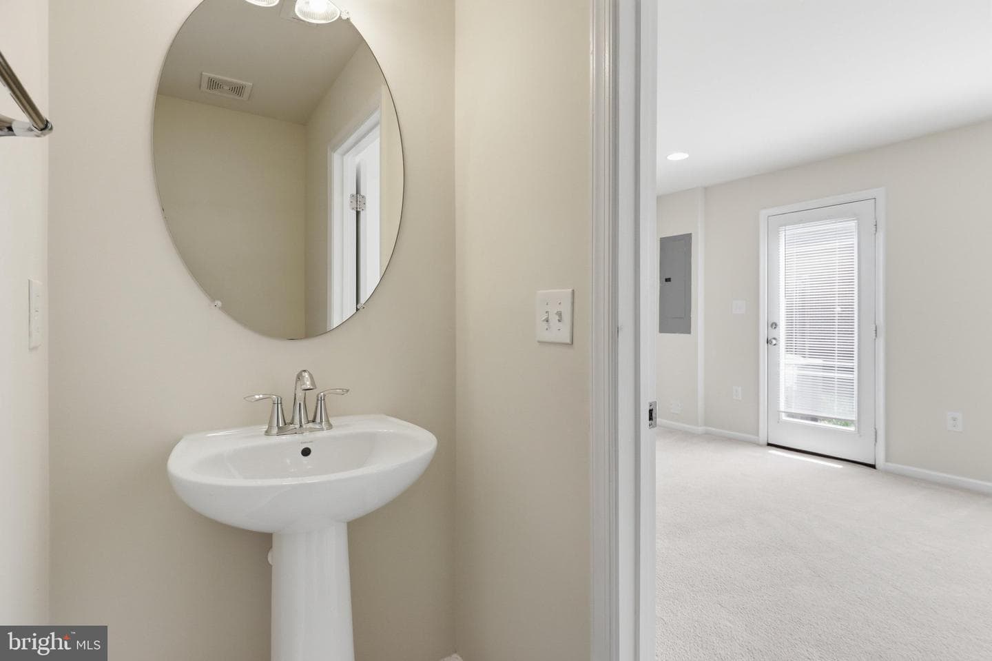 6082 Forum Square photo 12