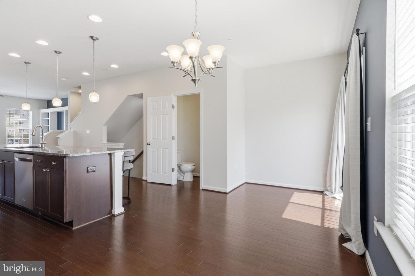 6082 Forum Square photo 28