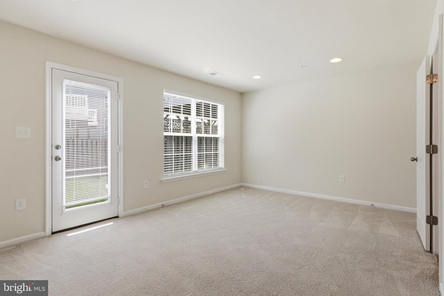 6082 Forum Square photo 8