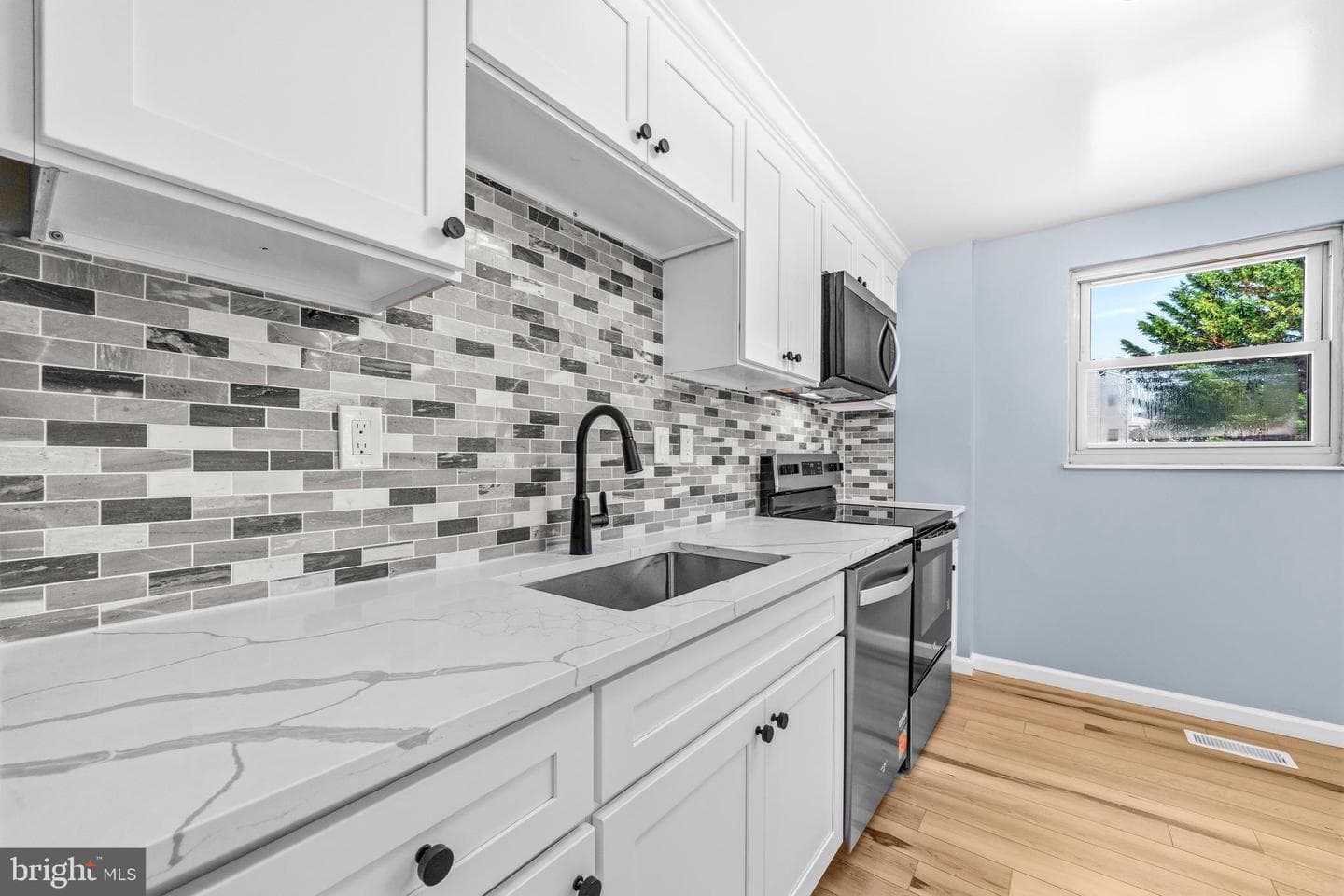 452 Center Street photo 12