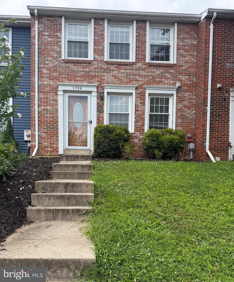 1709 Springhouse Court photo 1