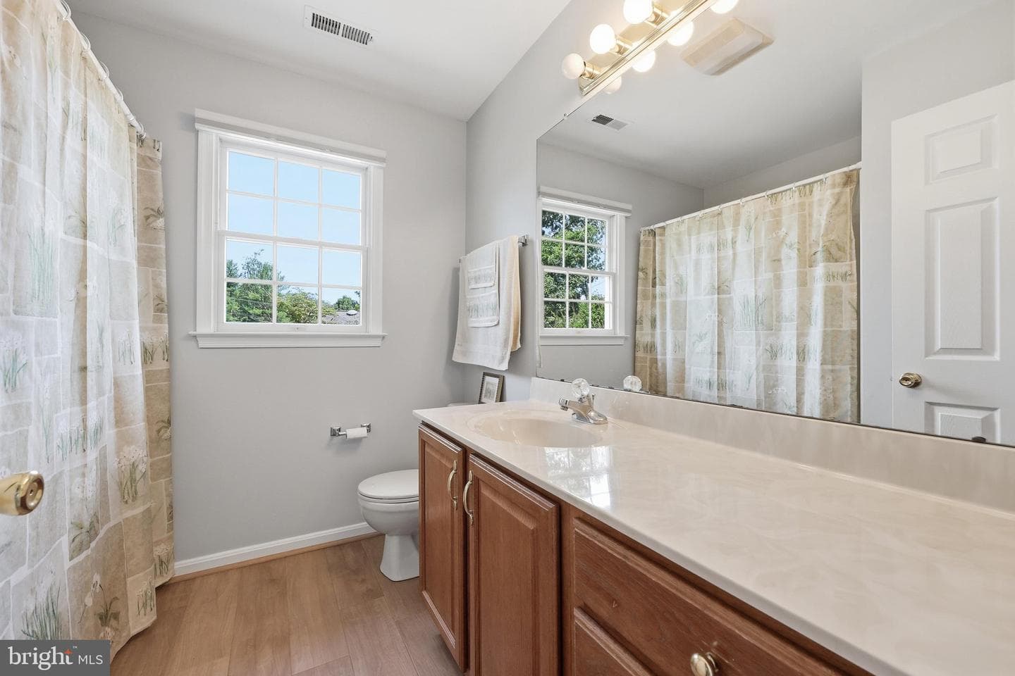 210 Bennett Court photo 32